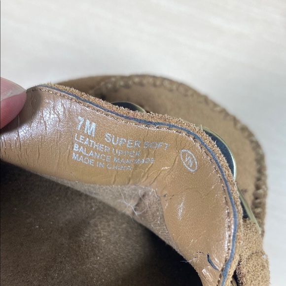 AEROSOLES Tan Suede Moccasin Loafers with Tassels - Picture 9 of 9